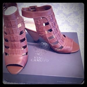 NIB Vince Camuto Sandal Cage with Buckles